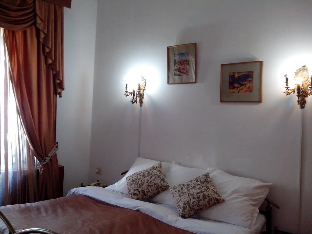 Classic Hotel Тбилиси Екстериор снимка