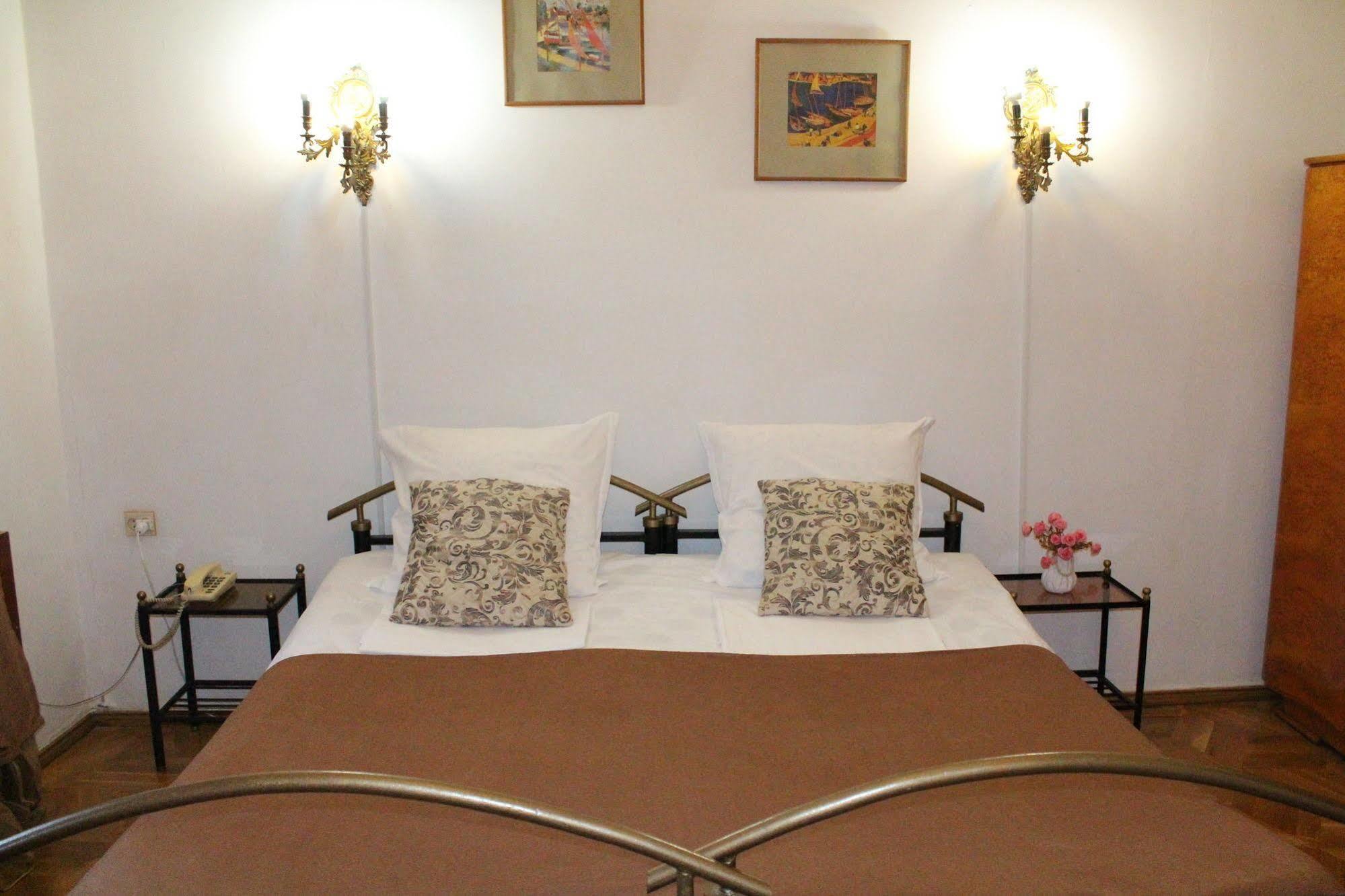 Classic Hotel Тбилиси Екстериор снимка